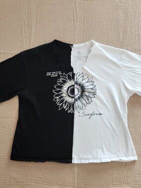 Organic Generation sunflower cropped black and white graphic tee size small